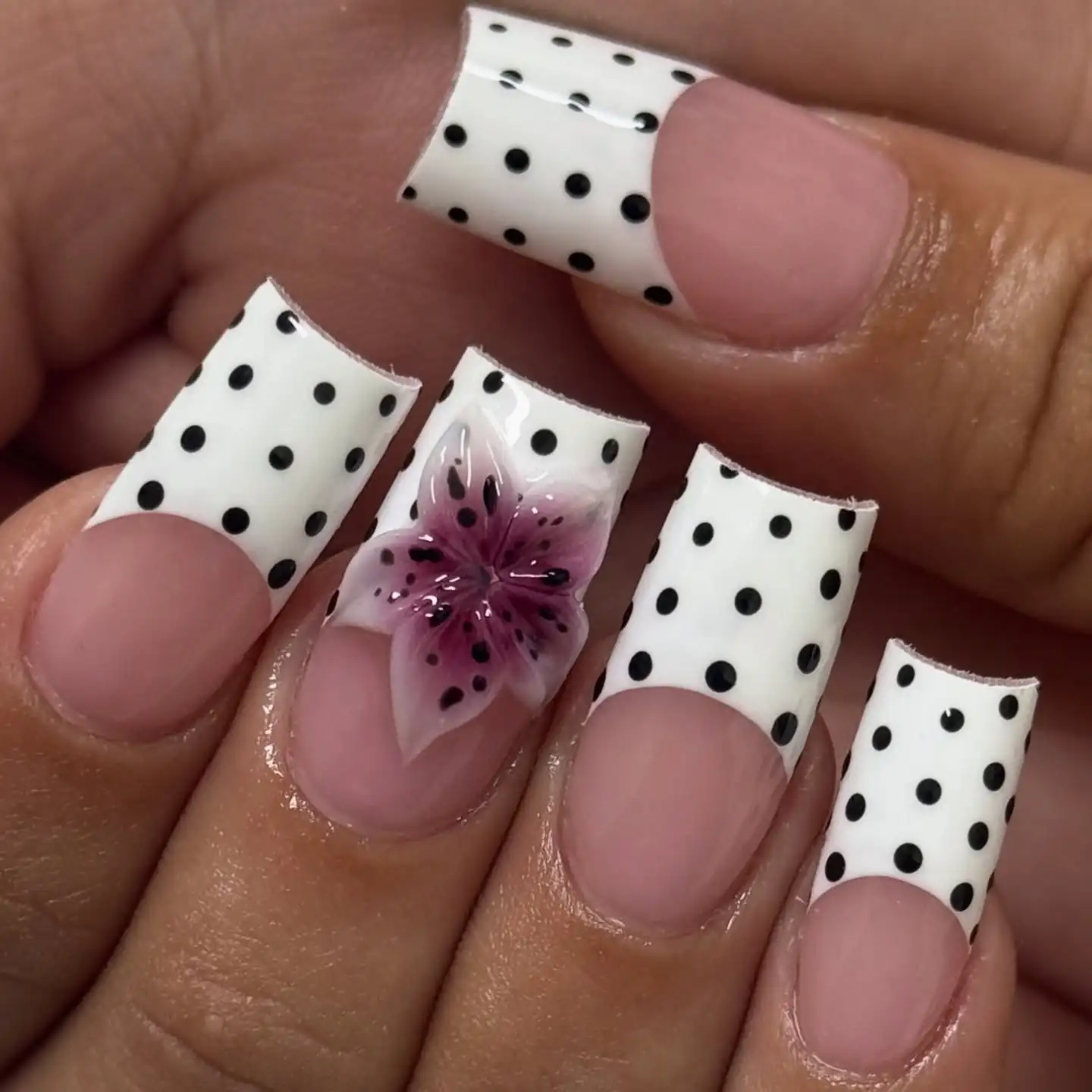 

10 шт., французские кончики ручной работы, средний квадрат, белый, черный горошек, 3D, розовый, фиолетовый, цветочный пресс, накладные ногти, 3D пресс на ногтях