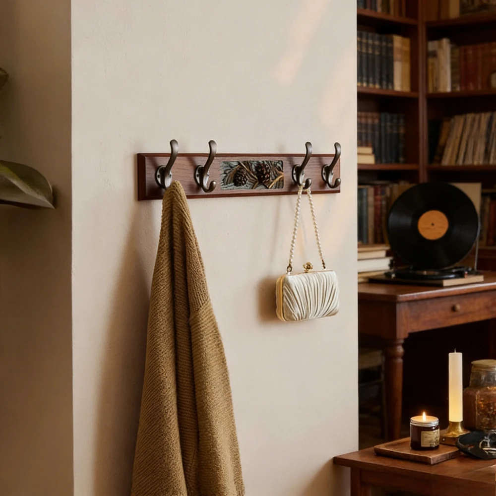 Wandmontierte Garderobe aus Massivholz im Retro-Stil mit Doppelhaken-Design für Eingangsbereich, Wanddekoration und Aufbewahrung im Wohnzimmer und Schlafzimmer