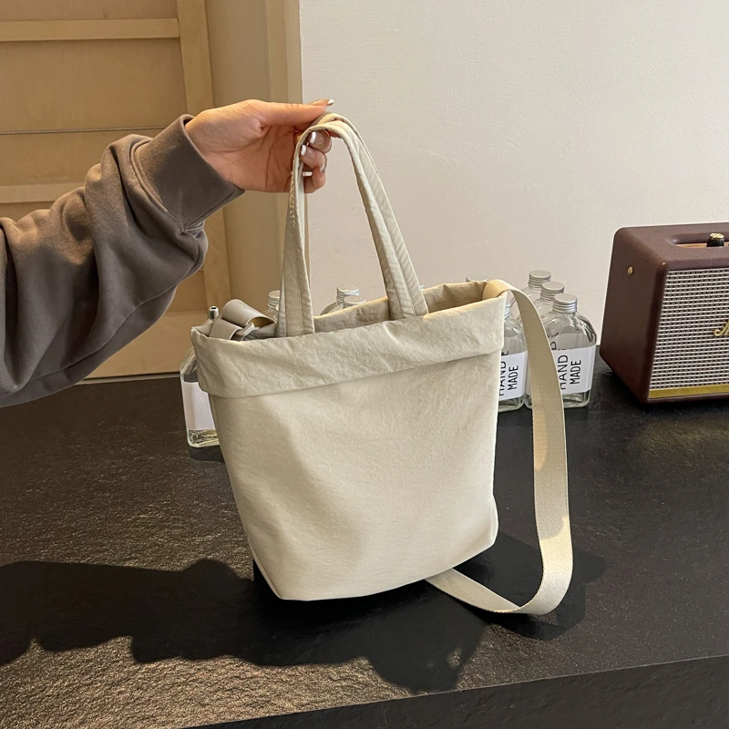 Bolsos de hombro de nailon para mujer, bolsos de gran capacidad, versátiles, sencillos y sólidos, nuevo estilo informal, gran oferta, 2024