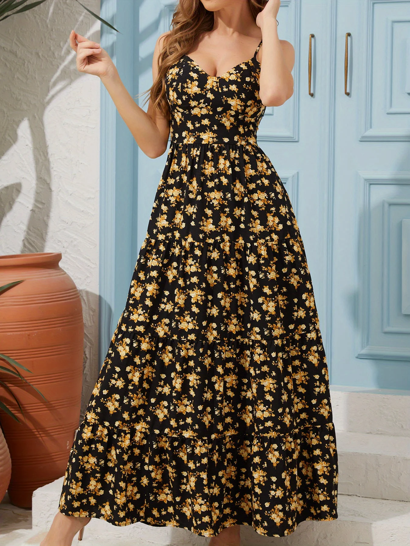 Damenkleid mit V-Ausschnitt und Blumenmuster – ein sexy, rückenfreies, fließendes, langes Partykleid mit Schleifendetail. – Detail 1