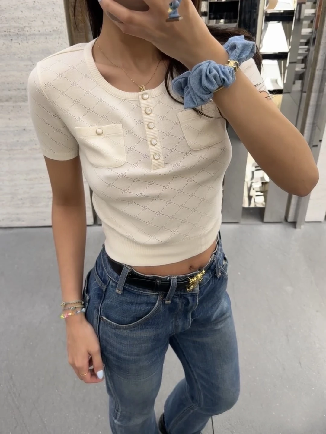 

Faionable White Knitted ort Sve T-irt Hollow out round Ne SummerNew 2025 Sle Simple Ethnic up Women's Top