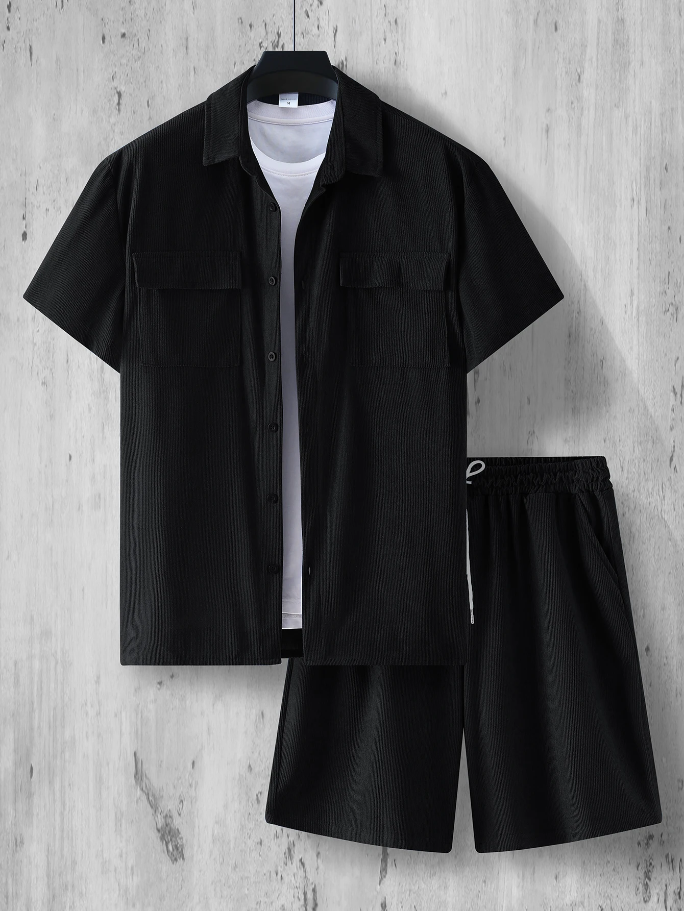 

New popular men's casual spring and summer set, solid colored corduroy short sleeved shirt and shorts, elastic beach casual set