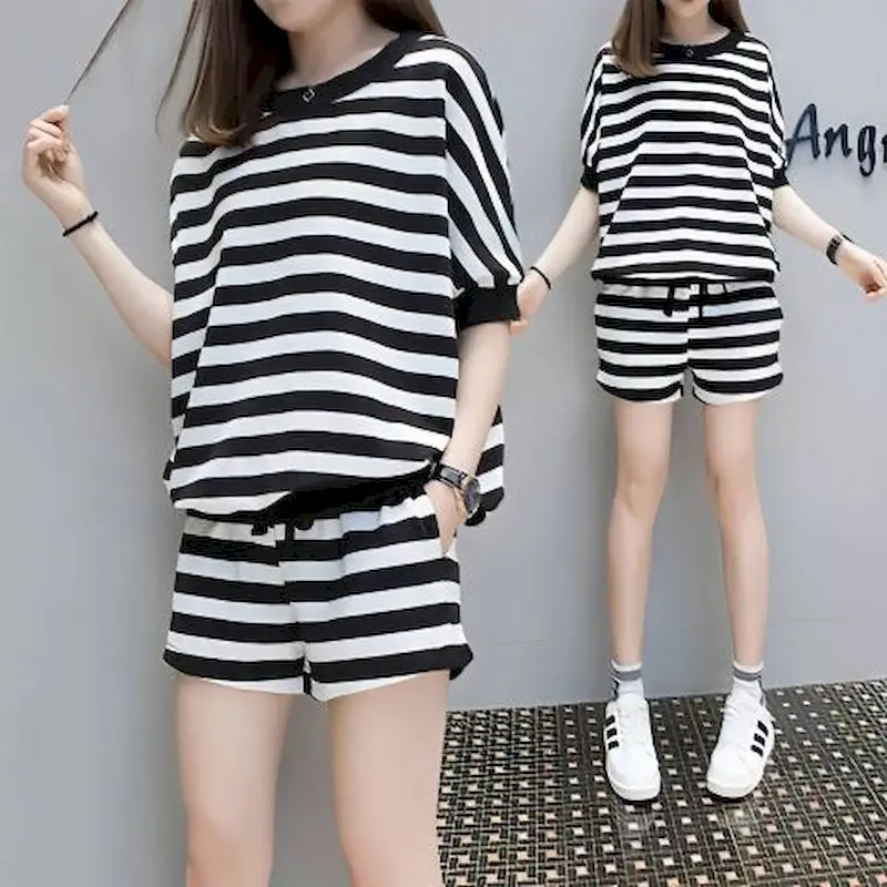 

Fashion Striped Casual Sets Women Summer Trend Loose Short Sleeve T Shirt Shorts Sports Two Piece Set Running Suits Y2k Clothes