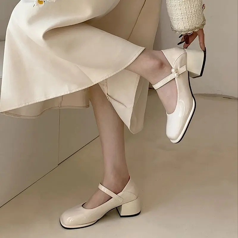 Letnie obuwie damskie Square Toe Japanese Style Shoes for Women 2024 Lolita Pearl White Normal Leather Casual Mary Jane Heels E