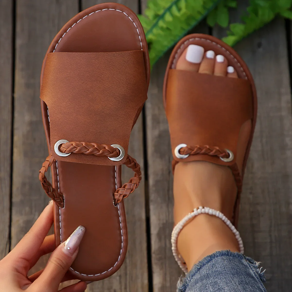 

2024 New Women's Shoes Square Head Cross Flat Summer Sandals Simple Flip-flops Women Wear Slippers Beach Slippers