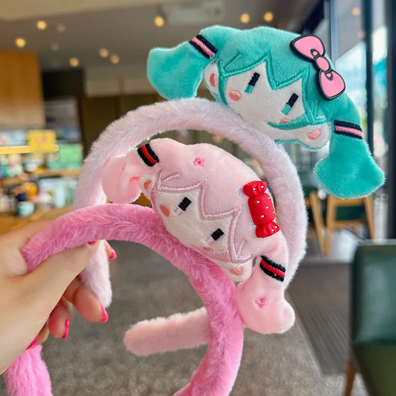 

Kawaii Hatsune Miku периферийные устройства мультяшная плюшевая повязка на голову кукла для девочек повязка на голову подарки для вашей подруги подарок на день рождения