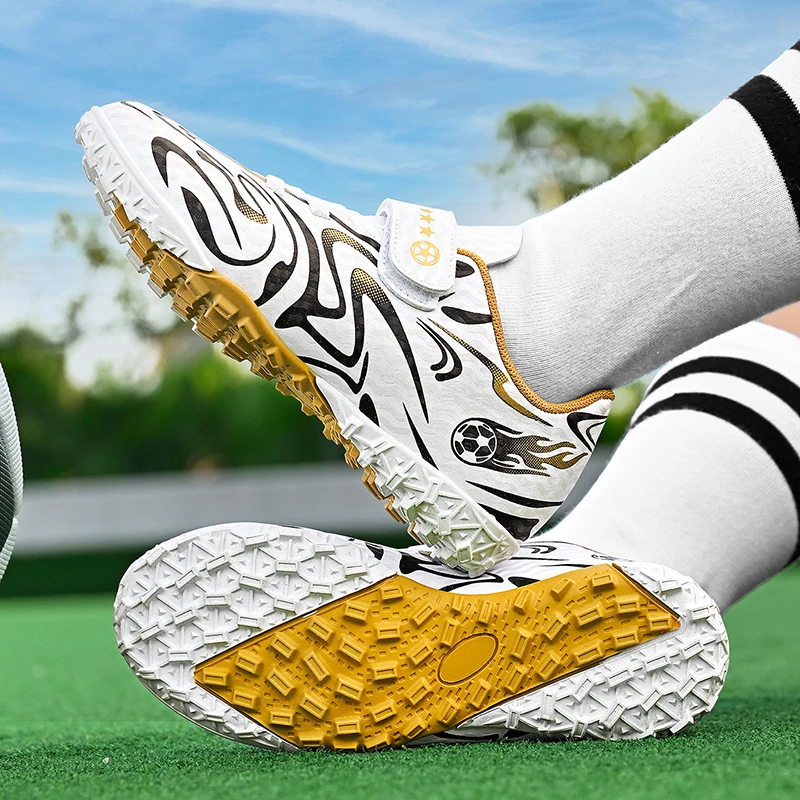 

Kids Football Field Boots Futsal Professional Indoor Booties Fast Soccer Shoes Resistant Comfortable Society Boys Sneaker Tenis