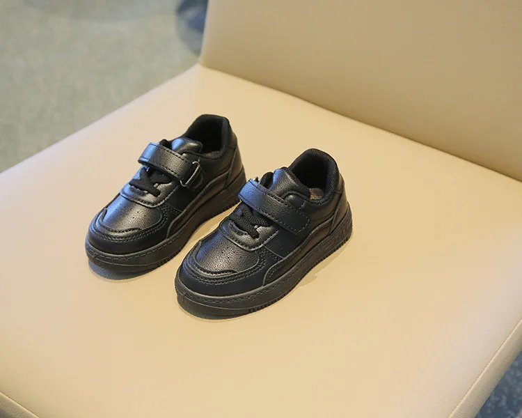 Kinder-Sneaker aus PU-Leder für Frühling und Herbst, leichte, rutschfeste Laufschuhe für Mädchen und Jungen, schlicht, weiche Sohle, bequem – Detail 1
