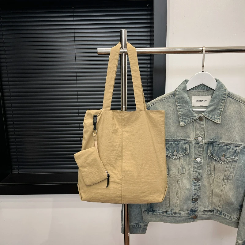 

Waterproof Nylon Tote Bag Large Capacity Lightweight Shoulder Bag for Commuting and Travel Versatile Texture Composite Bag