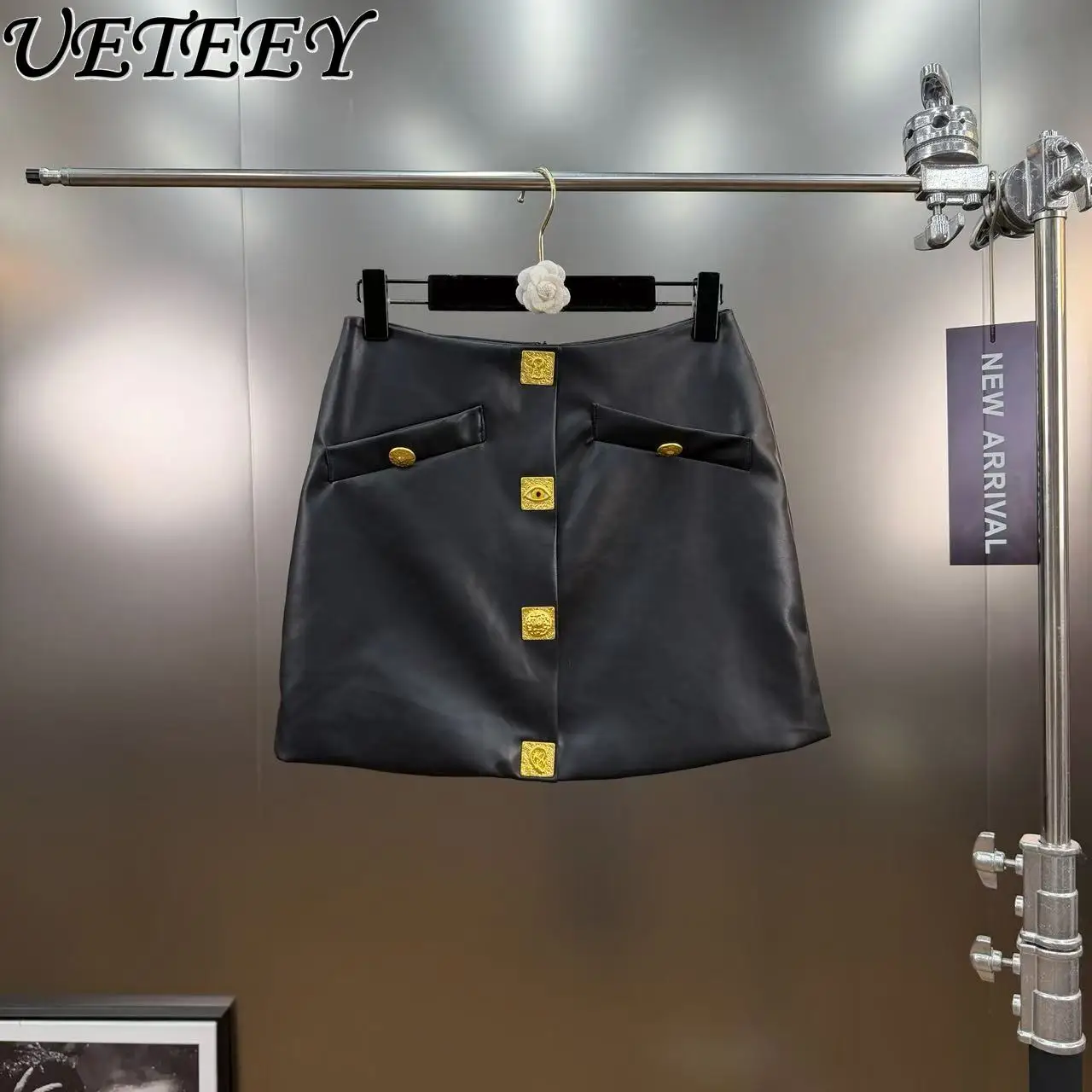 

2025 Autumn Winter New Black Matte Leather PU Skirt Women Metal Buckle Decoration Mini Skirt Casual Style A-line Short Skirts