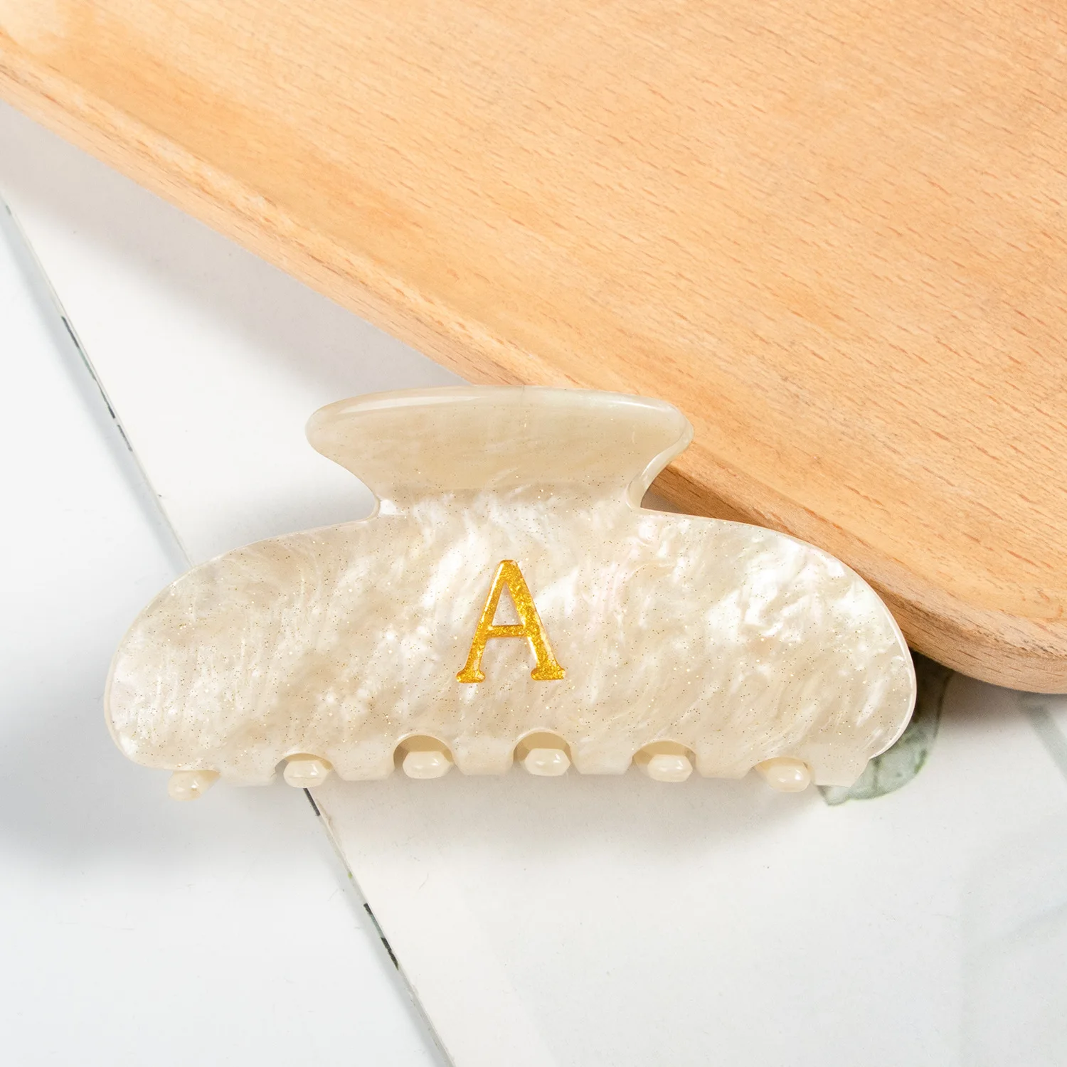 1 Stück goldene Kopfbedeckung mit englischen Buchstaben, Goldpulver-Clip, neue Haarspange, kreative Haarspange mit Buchstaben – Detail 10