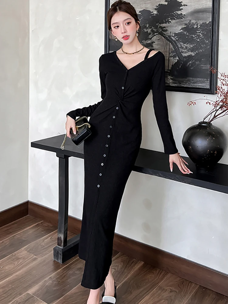 Damska sukienka w stylu vintage Hepburn, jesienno-zimowa, czarna, dzianinowa, zapinana na guziki, sukienka z długim rękawem, dekolt w serek, plisowana, dopasowana sukienka na studniówkę, model 2025.