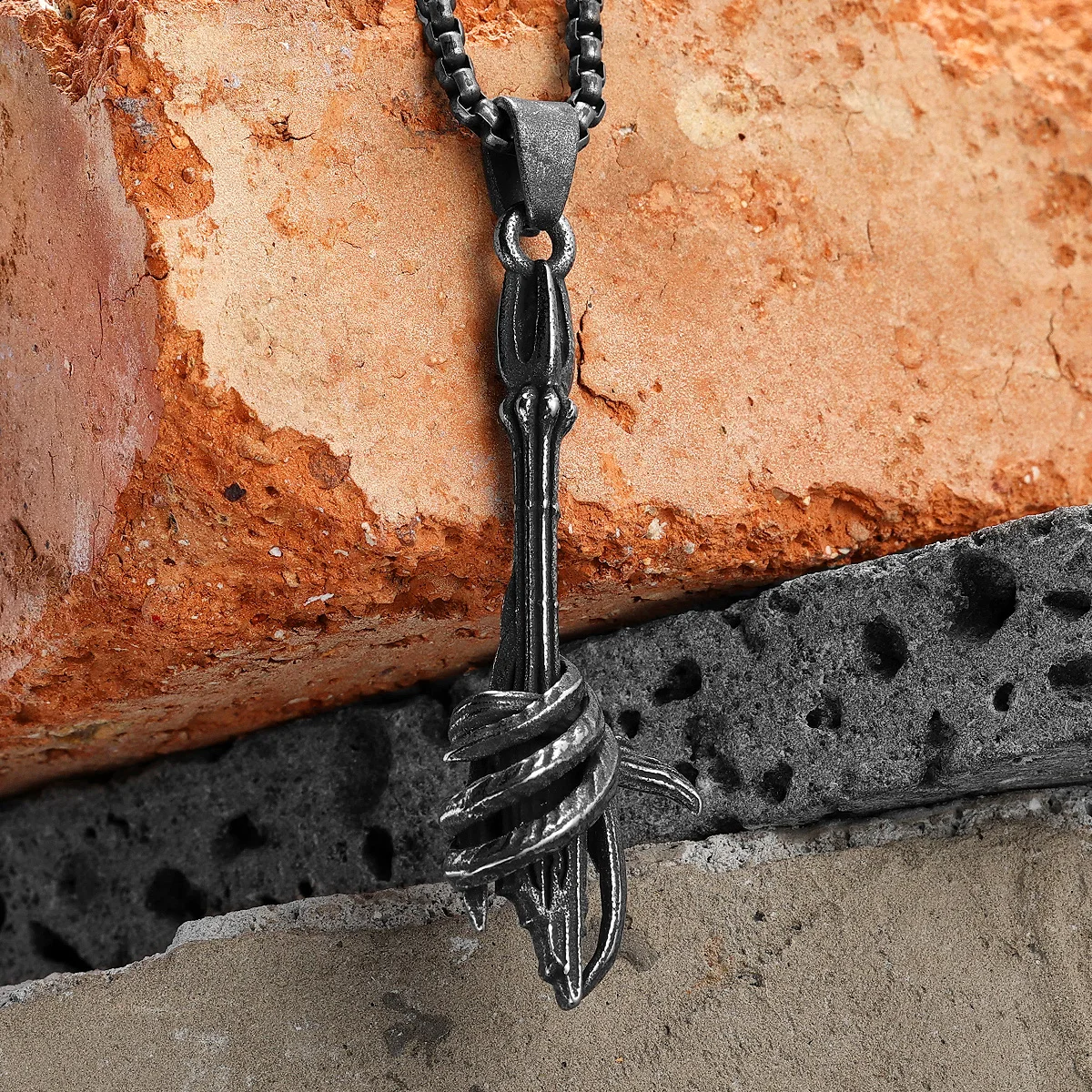 

Vintage Rock Guitar Stainless Steel Jewelry Men Necklaces With Pendant For Male Women Punk Hip Hop Accessories Gifts Wholesale