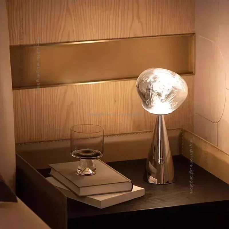 

Italian Style Creative Desk Lamp, LED Table Lamp with USB Charging, Original Bedroom Ambient Lamp Tischlampe HBTL