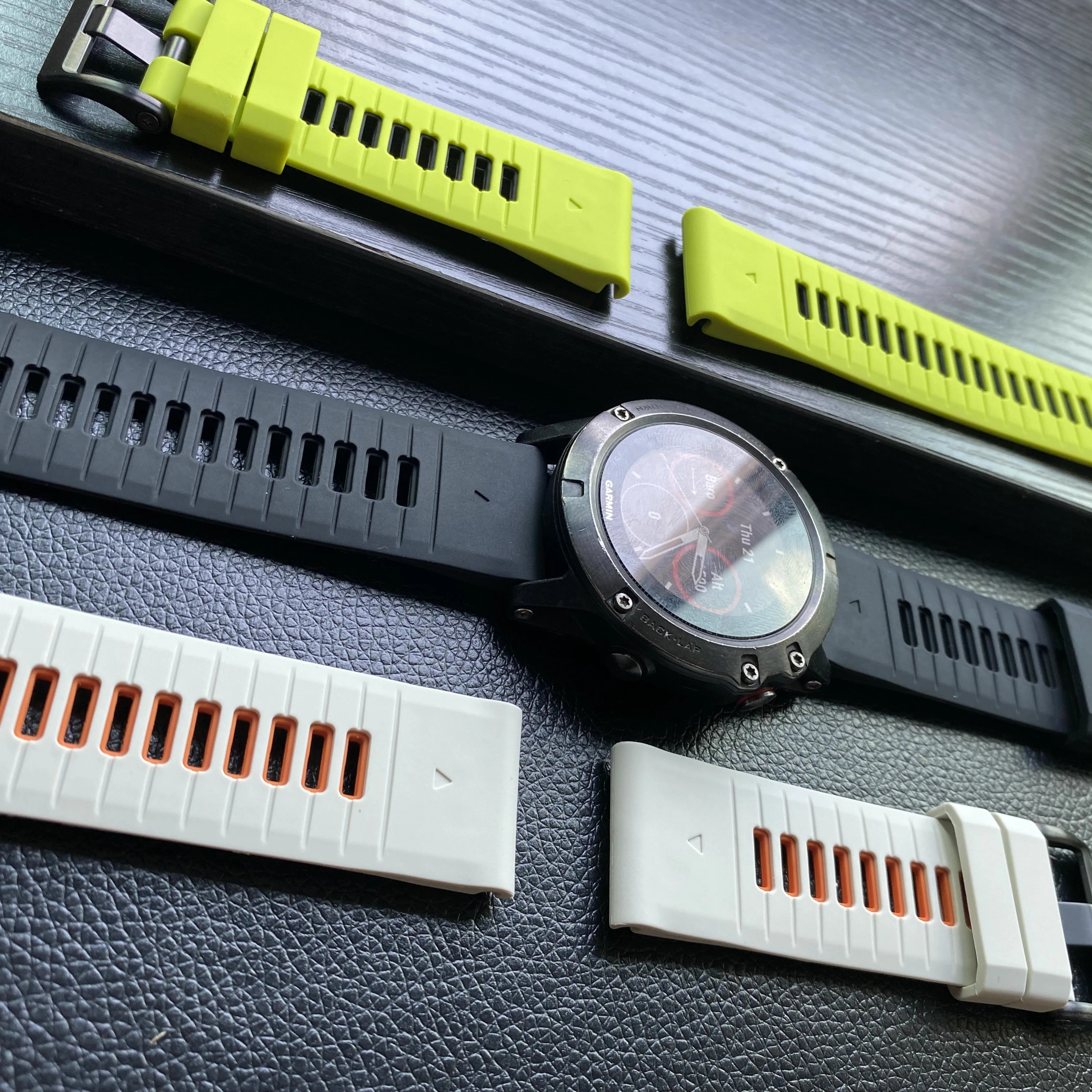 Runcool 22 26mm compatibile con Garmin fenix7Pro 7XPro 7 7x6 6xpro 5 5x cinturino in silicone bicolore a sgancio rapido induttivo 1 2