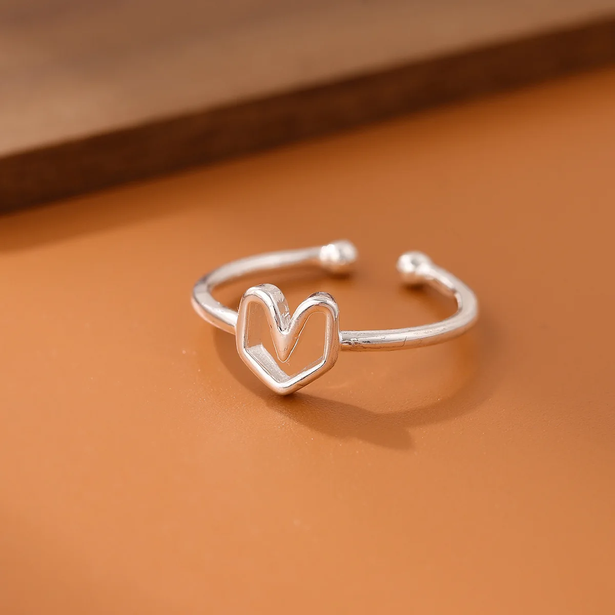

Новые простые модные ювелирные изделия из стерлингового серебра 925 пробы, популярные полые женские изысканные открывающиеся кольца в форме сердца в форме сердца R227