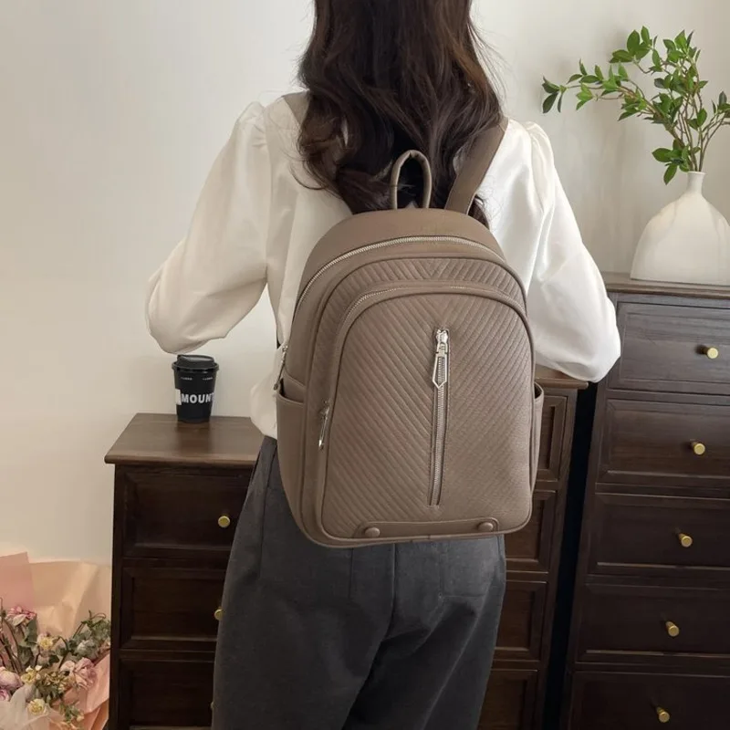 Women's Backpack Office Travel Bag New Minimalist Solid Color Retro Large Capacity Lightweight and Generous Commuting Bag