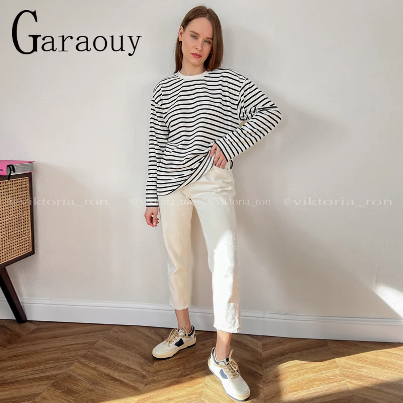 Garaouy 2022 New Spring Women Black White Striped O Neck Casual Tops Long Sleeve Loose Pullover Bottoming T-shirt Female Ladies