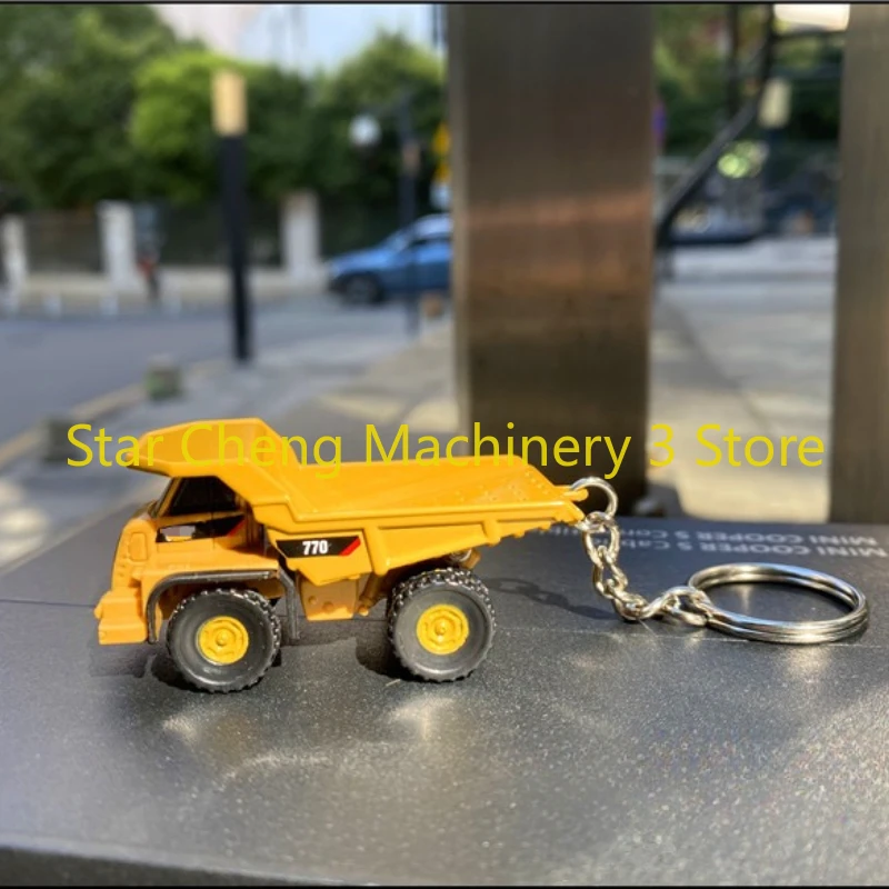 For Caterpilla 950M 320 770 D8T Alloy Engineering Vehicle Key Chain Excavator Bulldozer Mountain Car Loader Truck Model Keychain