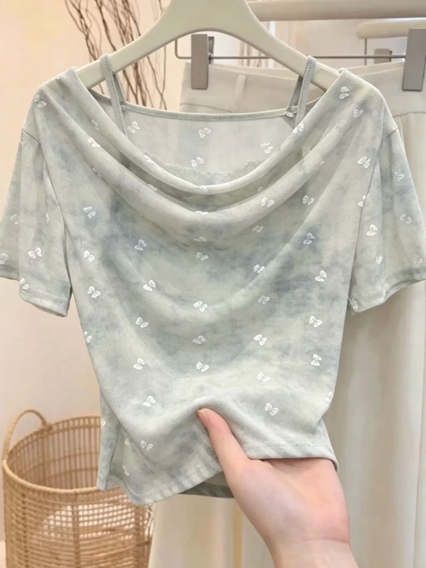 

Korean Style Short Sleeve Fake Two-Piece T-Shirt Fashionable Summer 2026 Elegant Design Commute Friendly Casual Top