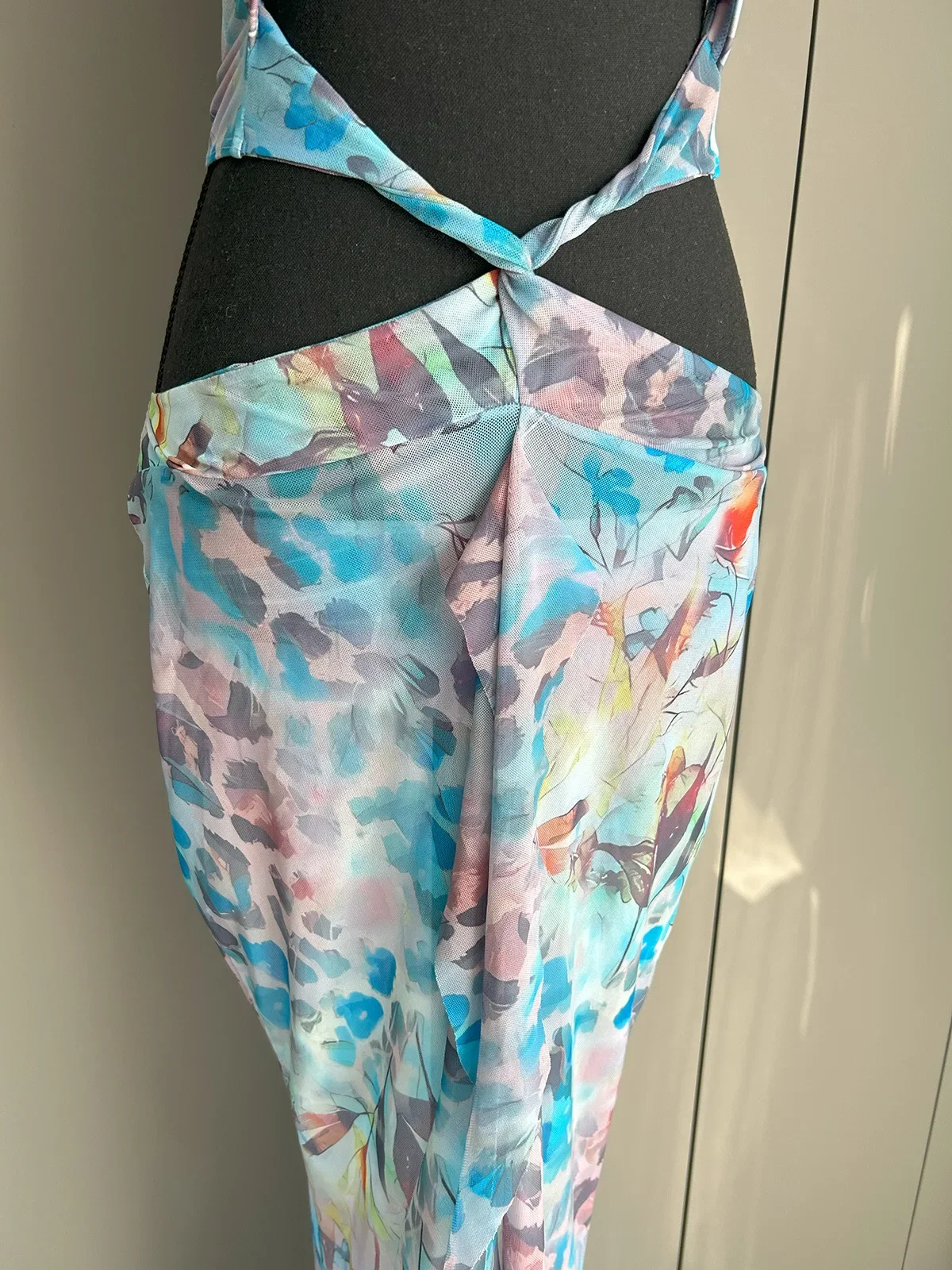 Traje de baño de una pieza con cuello Halter calado estampado y vestido largo de encaje 2025, traje de baño sin tirantes para mujer, ropa de playa elegante