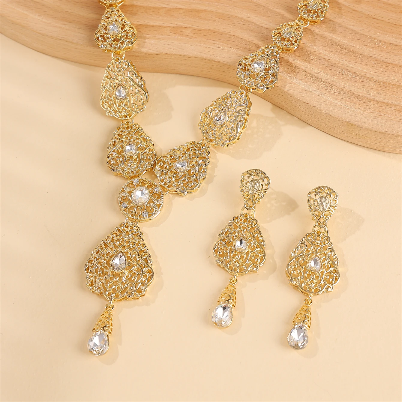 

Vintage Drop-Shaped Cutout Necklace Earring Set Caftan Women's Wedding Decoration Cutout Jewelry Set 2-Piece Set