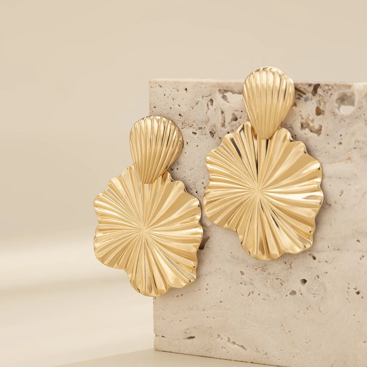 Women's Liquid Metal Crinkled Shell Earrings, Minimalist European Style Organic Lotus Leaf Unique Fashion Jewelry