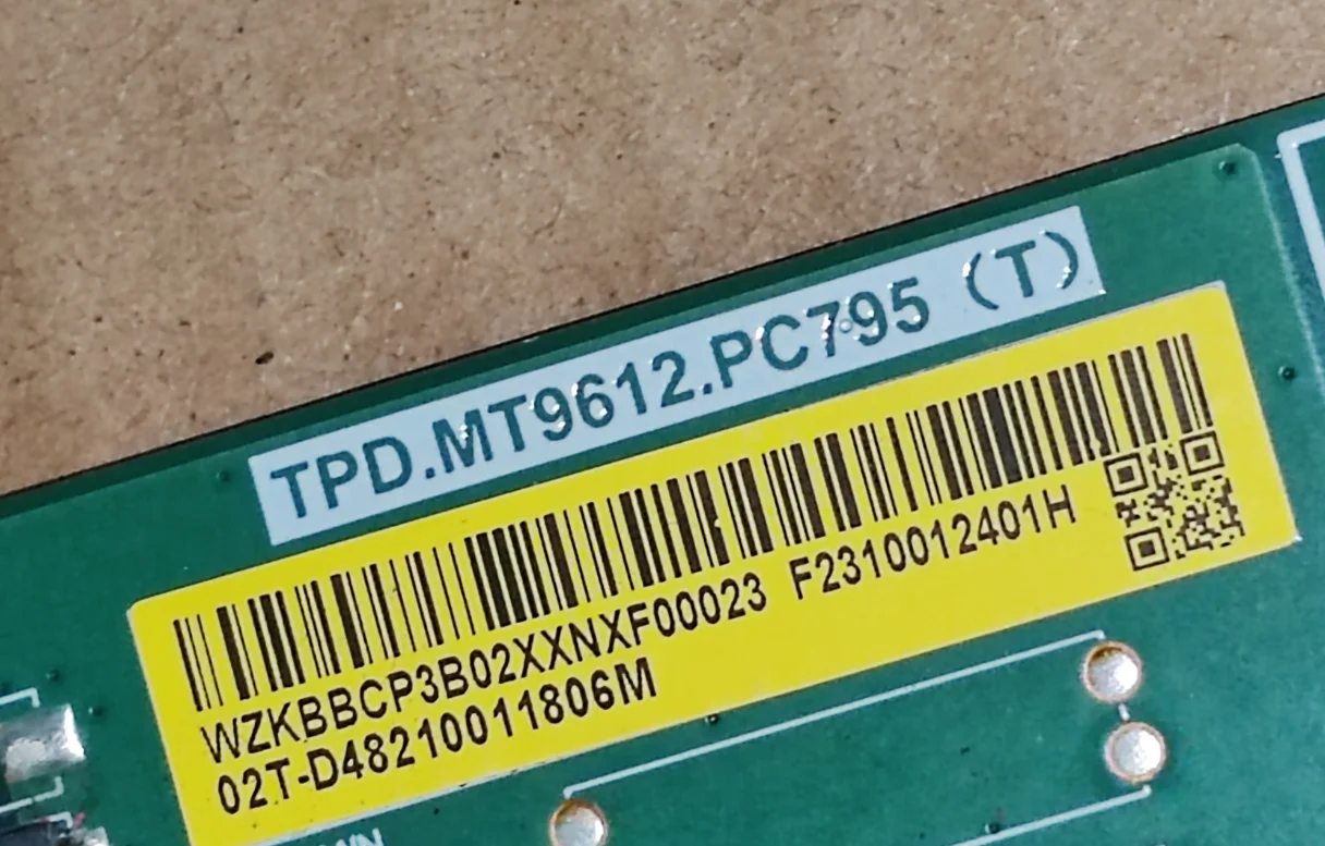تم اختبار الصورة المادية للثلاثة في واحد من اللوحة الأم للتلفزيون TPD.MT9612.PC795(T) 02T-D48210011806M F2310012401H
