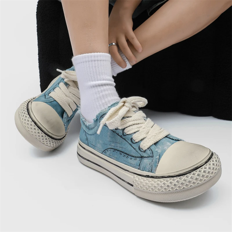 

Джинсовая парусиновая мужская обувь, новые весенние дышащие повседневные туфли на толстой подошве, туфли для пар, увеличивающие рост с большим носком