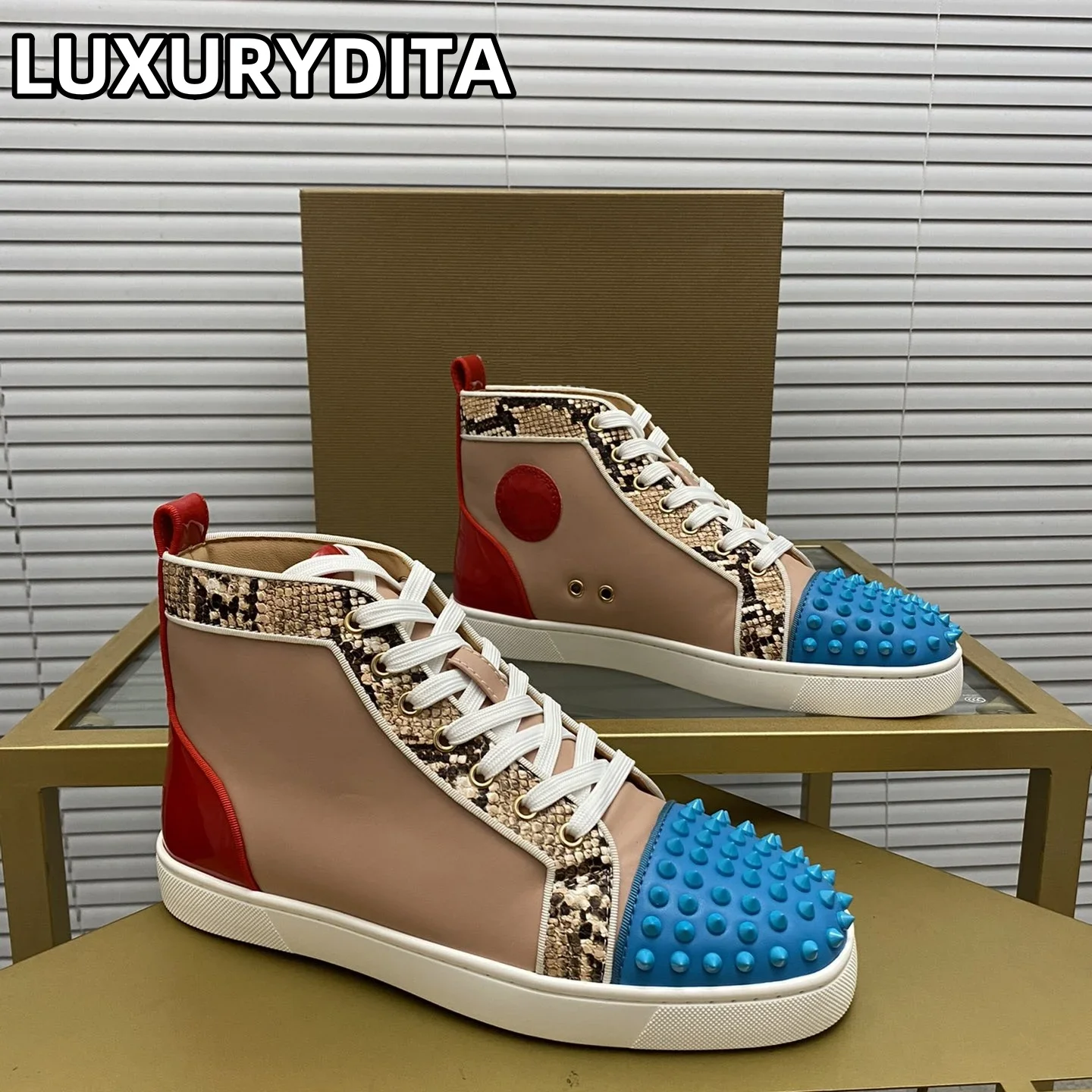 

Top Quality Womens Trendy Casual Tennis Shoes Luxury Mens Real Leather Sneakers 35-48 Designr Rivet Red Sole Lovers Shoes M0064