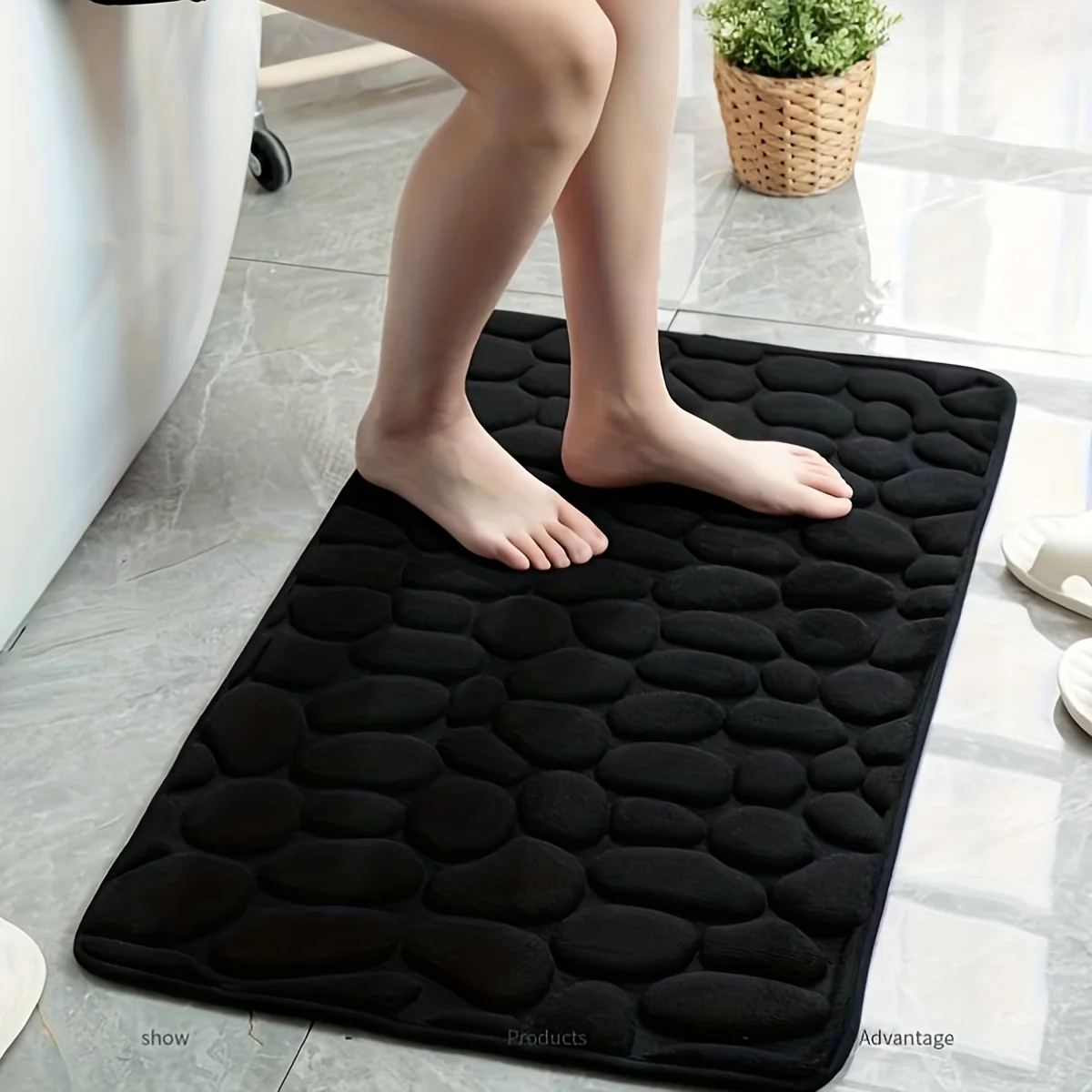 1pc Ultra soft coral velvet embossed stone bath mat - non slip, suitable for showers and bathrooms, machine washable