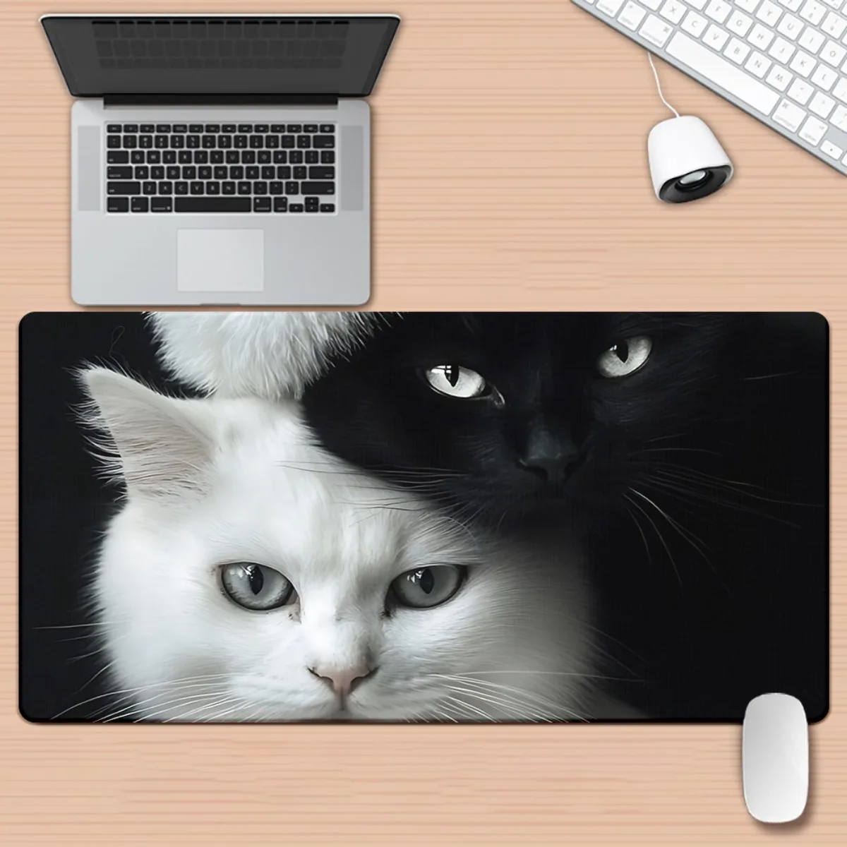 

Игровой коврик для мыши Yin Yang Black and White Cats, удлиненный, резиновый, для офиса, ПК, ноутбука