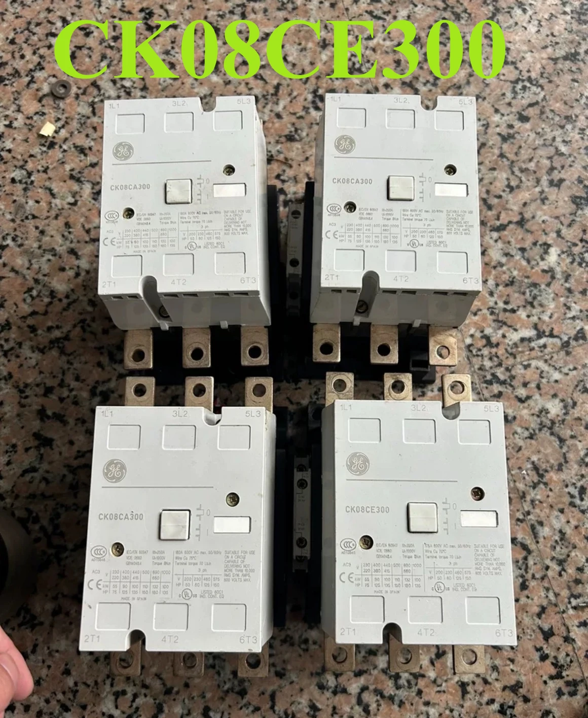 

CK08CE300 universal contactor, the quality of the original disassembly universal contactor is as shown in the figure.