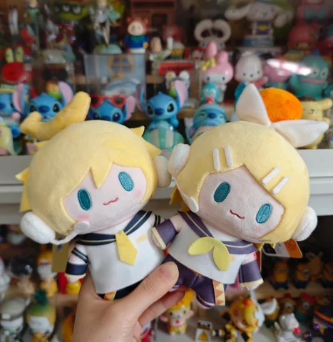 Плюшевые фигурки Кагамине Рин и Хацунэ Мику от Bandai — внешний вид товара