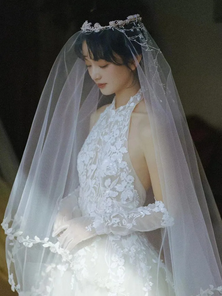 Halter White Lace Simple Wedding Veil Main Yarn Dress