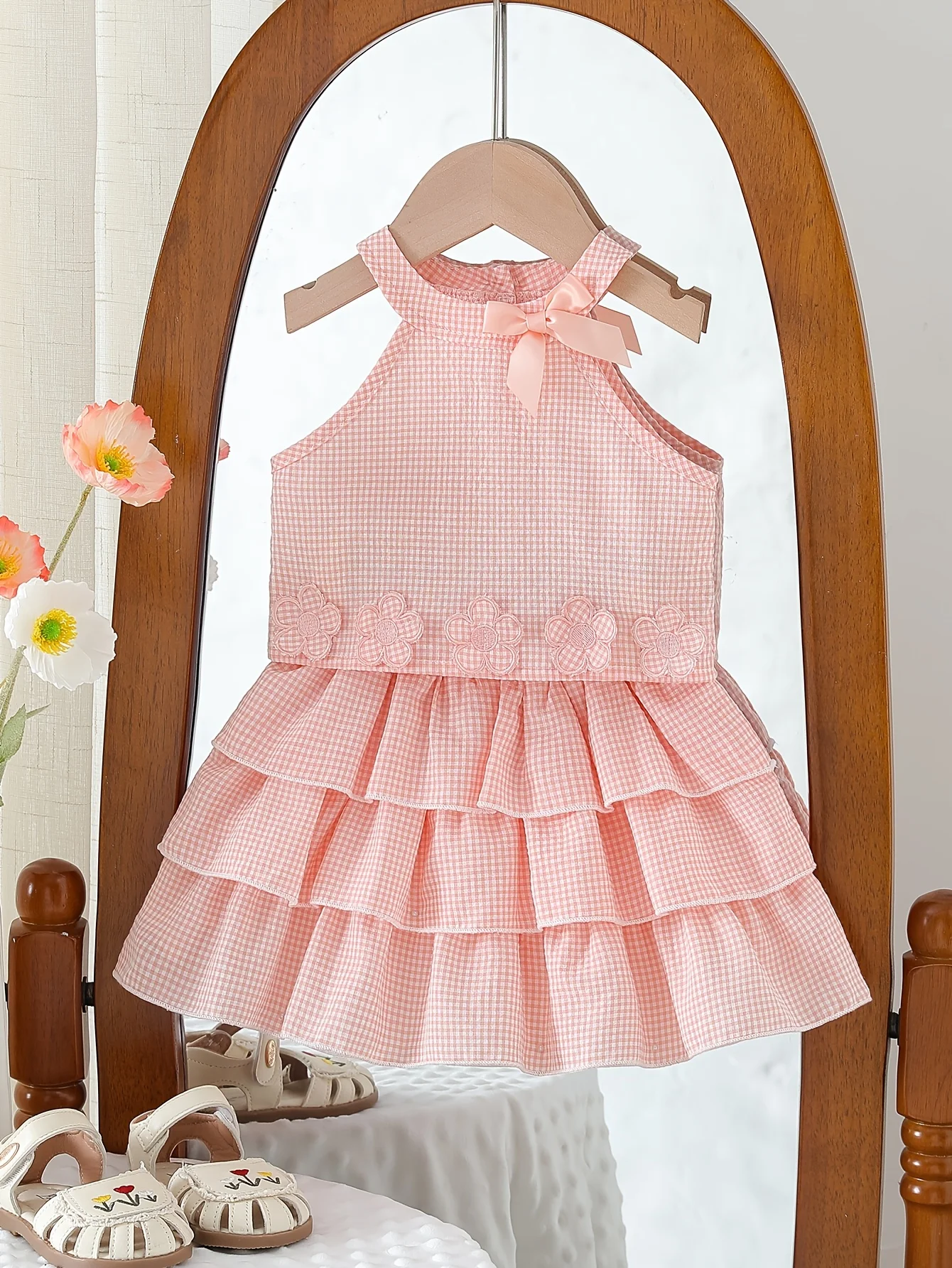 

Платье-халтер для девочки: розовое в клетку, с цветочным декором и бантом | Идеальный подарок на День святого Валентина и День рождения