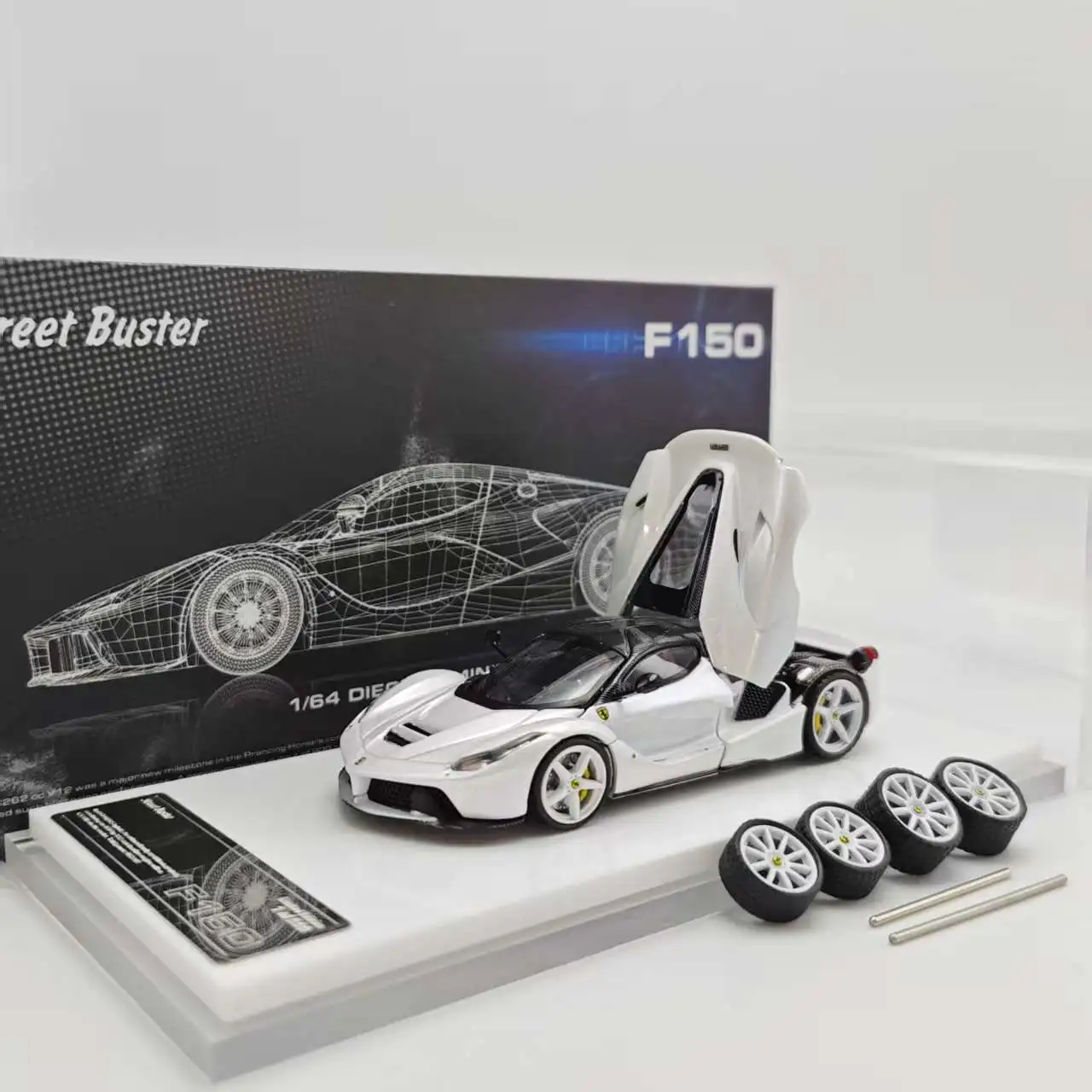 

Street Buster SB 1:64 F150 White Open Cover Alloy Car Model