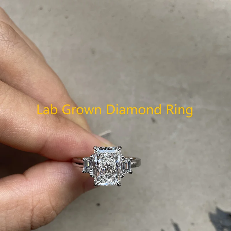 

5 Carat EF VS-VVS Radiant Cut Three Stone CVD HPHT Lab Grown Diamond Engagement Ring Side Trapezoids Platinum 950 Ring For Lady