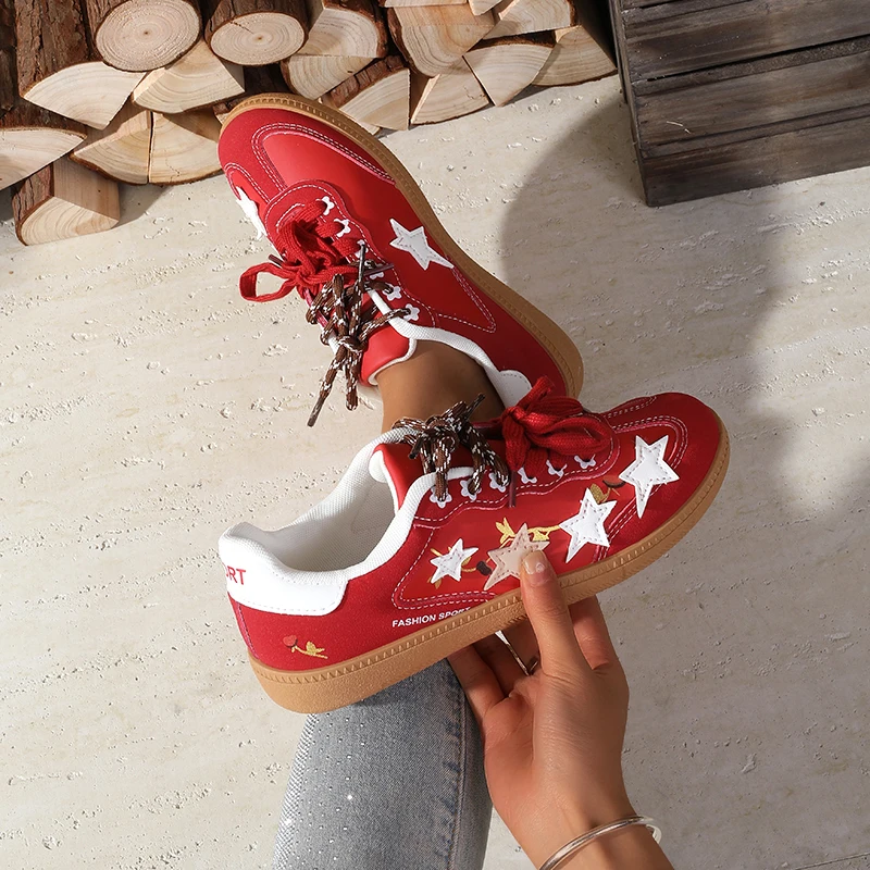 

2025 Autumn New Women's Retro Distressed Star Dirty Shoes - Super Hot Trendy Suede Flat Casual Sneakers Training Shoes
