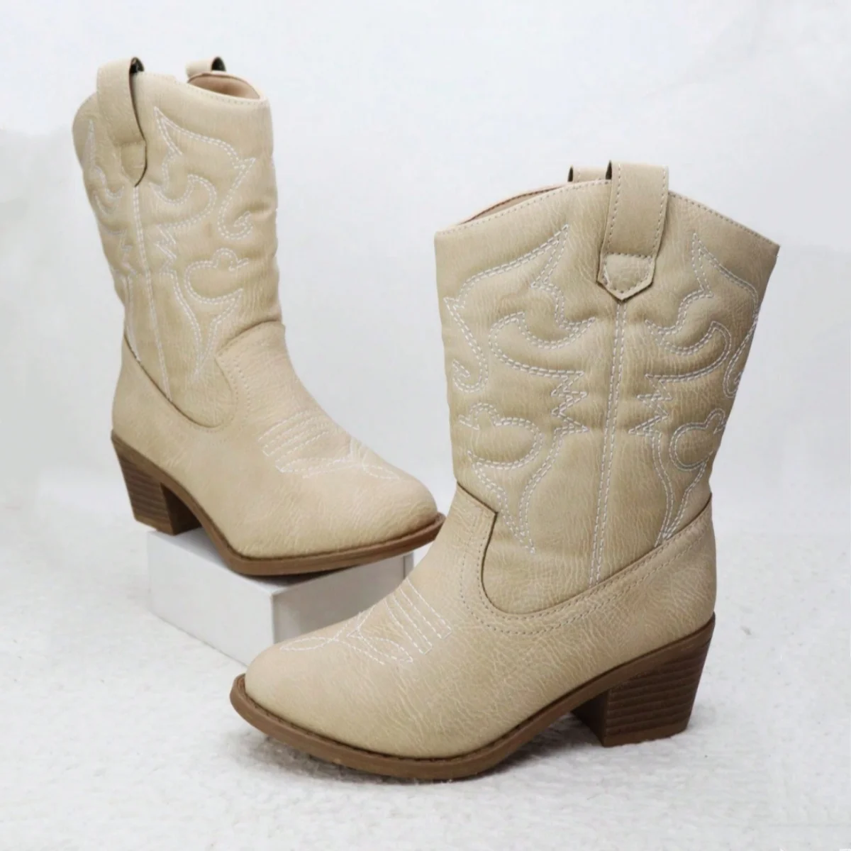White Embroidered Slip-On Western Boots, Fashionable, Comfortable, Simple, Convenient, Cute Girls' Boots