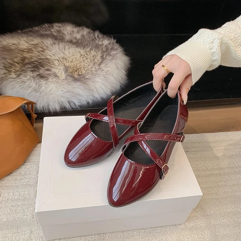 

Новые осенние туфли на низком каблуке с круглым носком и металлической пряжкой, нескользящая износостойкая обувь с низким берцем на мягкой подошве