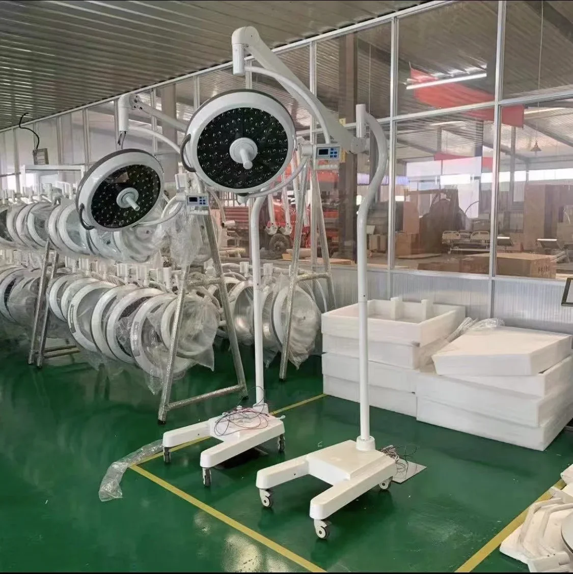 ไฟผ่าตัด LED แบบไร้เงา ของแท้ แบรนด์ใหม่ ราคาดีที่สุด สำหรับห้องผ่าตัด