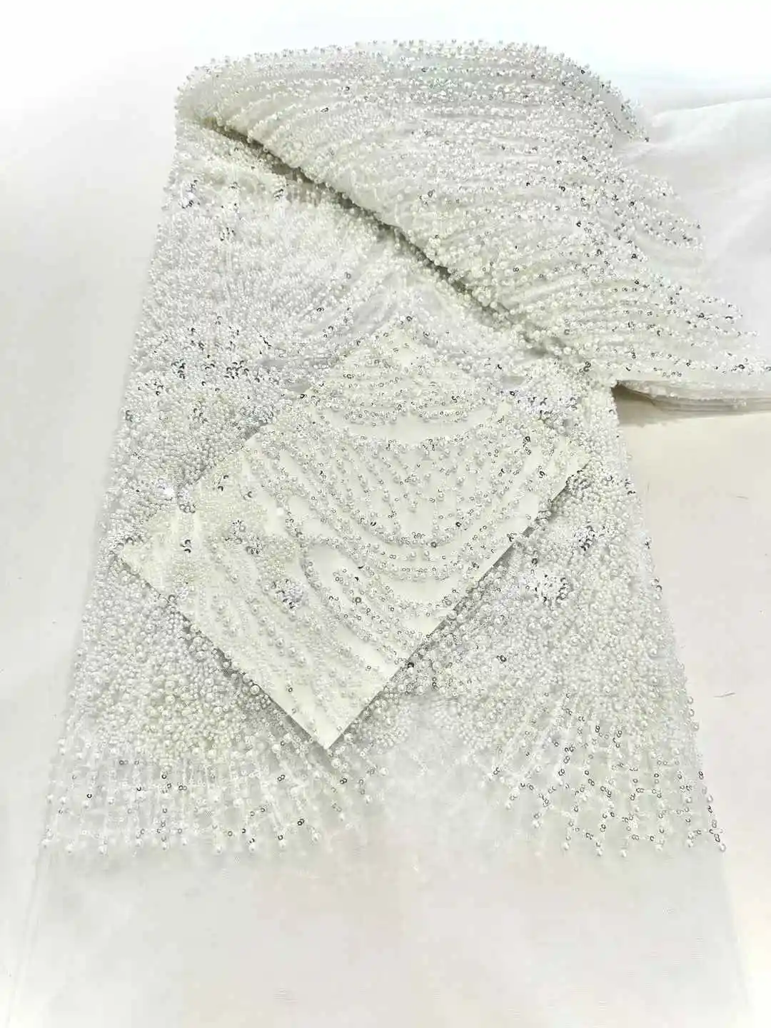 アフリカナイジェリアビーズフレンチメッシュレーススパンコール高品質 2025 刺繍レーススパンコールレースのウェディングドレスの女性