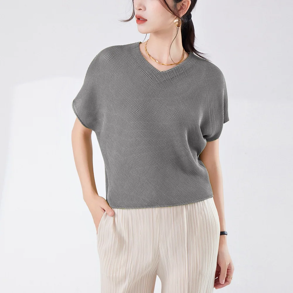 Women Summer New Arrival T-Shirt High-Quality V-Neck Solid Colour Classic Casual Versatile Miyake Short-Sleeved T-Shirt