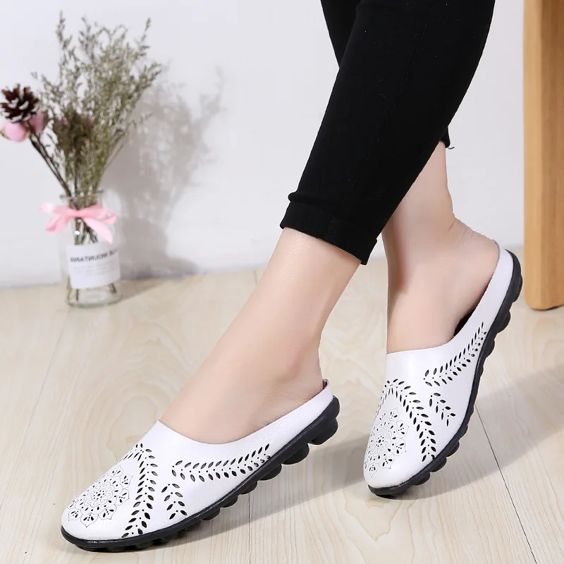 2024 New Lazy Shoes Casual Soft Sole Flat Beef Tendon Flat Shoes Hollow Breathable Bean Shoes Shallow Mouth Spring and Autumn