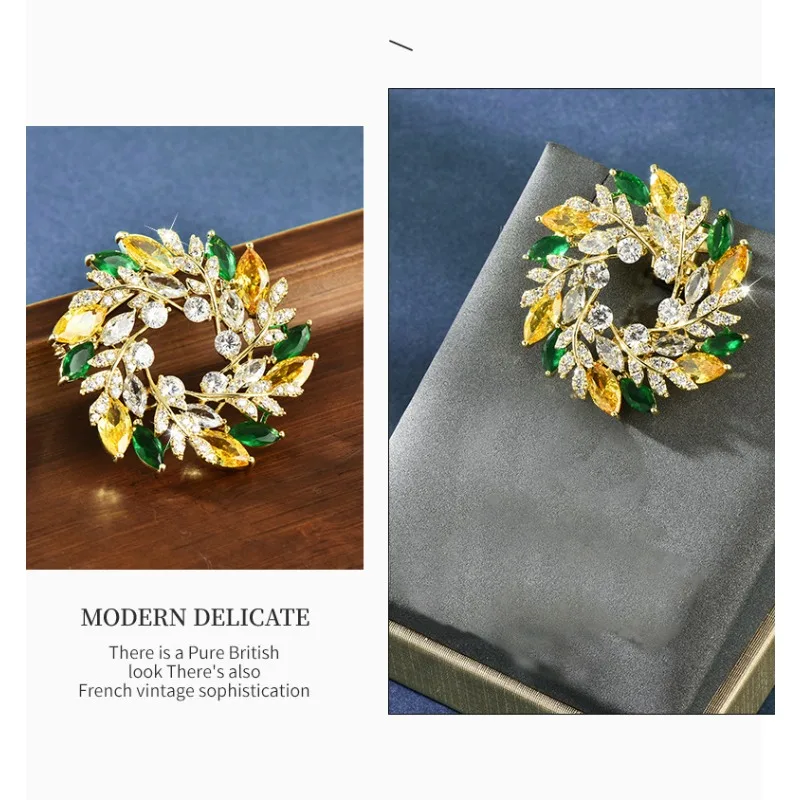 

Bauhinia flower brooch, a birthday gift for ladies, emerald crystal brooch accessory pin, fashionable clothing, retro brooch