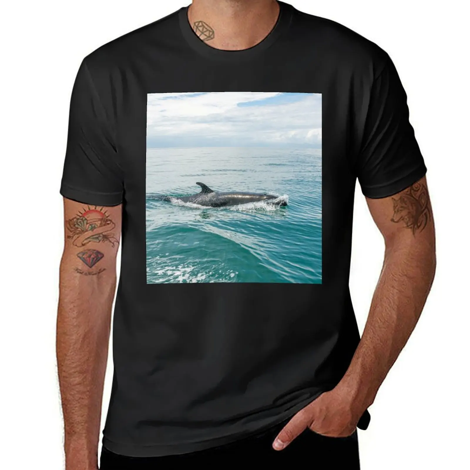 

False Killer Whale Diving in the Ocean T-Shirt korean fashion aesthetic clothes Men's t-shirt