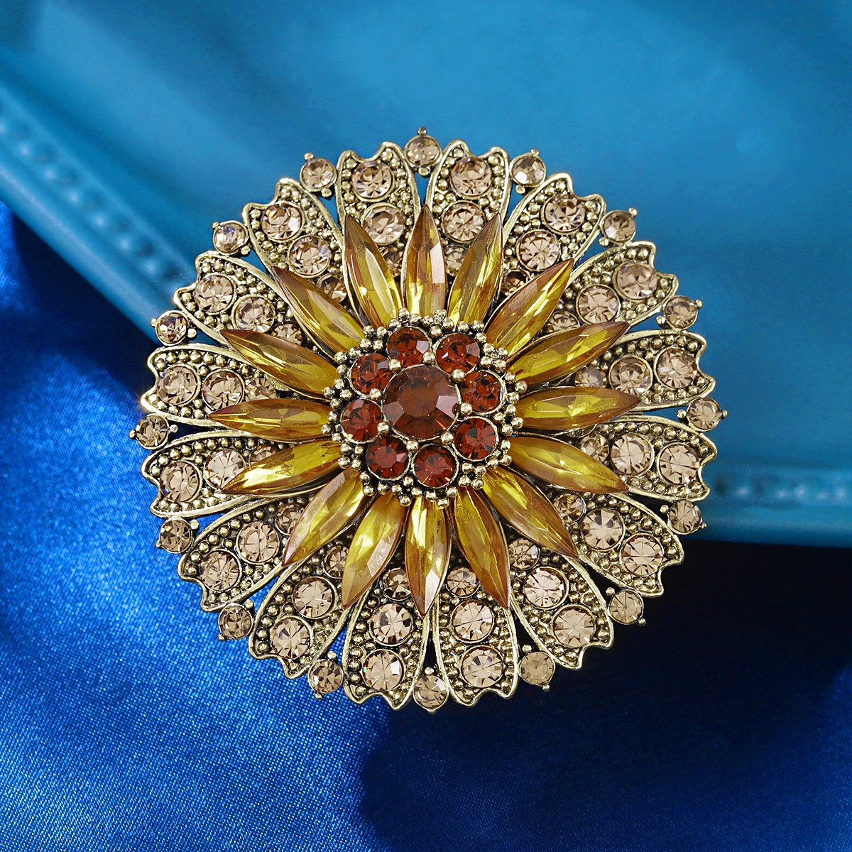 WEIMANJINGDIAN Brand New Arrival Assorted Styles Vintage Crystal Rhinestones Decor Brooch Pins