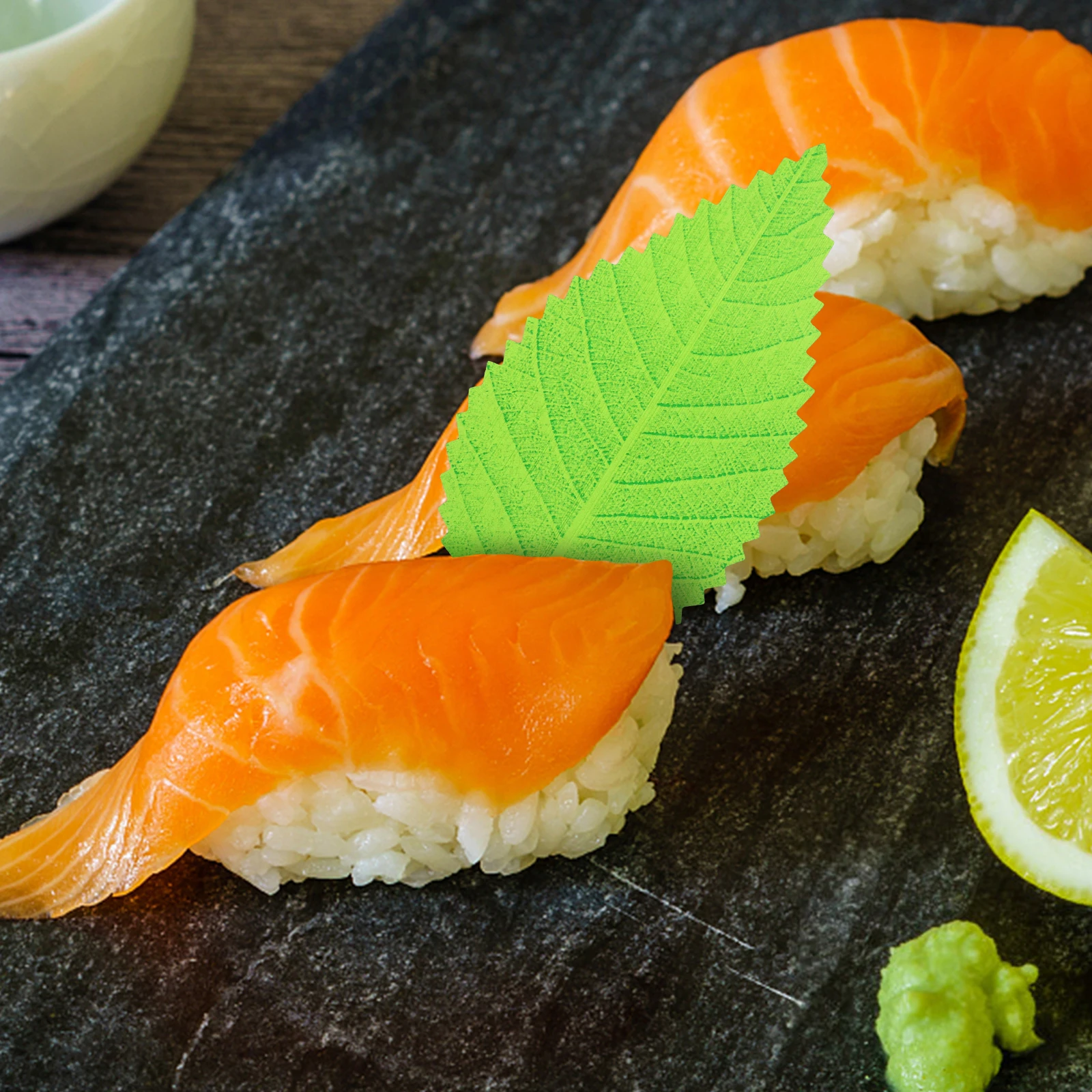 

200Pcs Artificial Green Leaves Resin Sushi Plate Decor Sashimi Dish Ornaments Japanese Food Restaurant Accessories