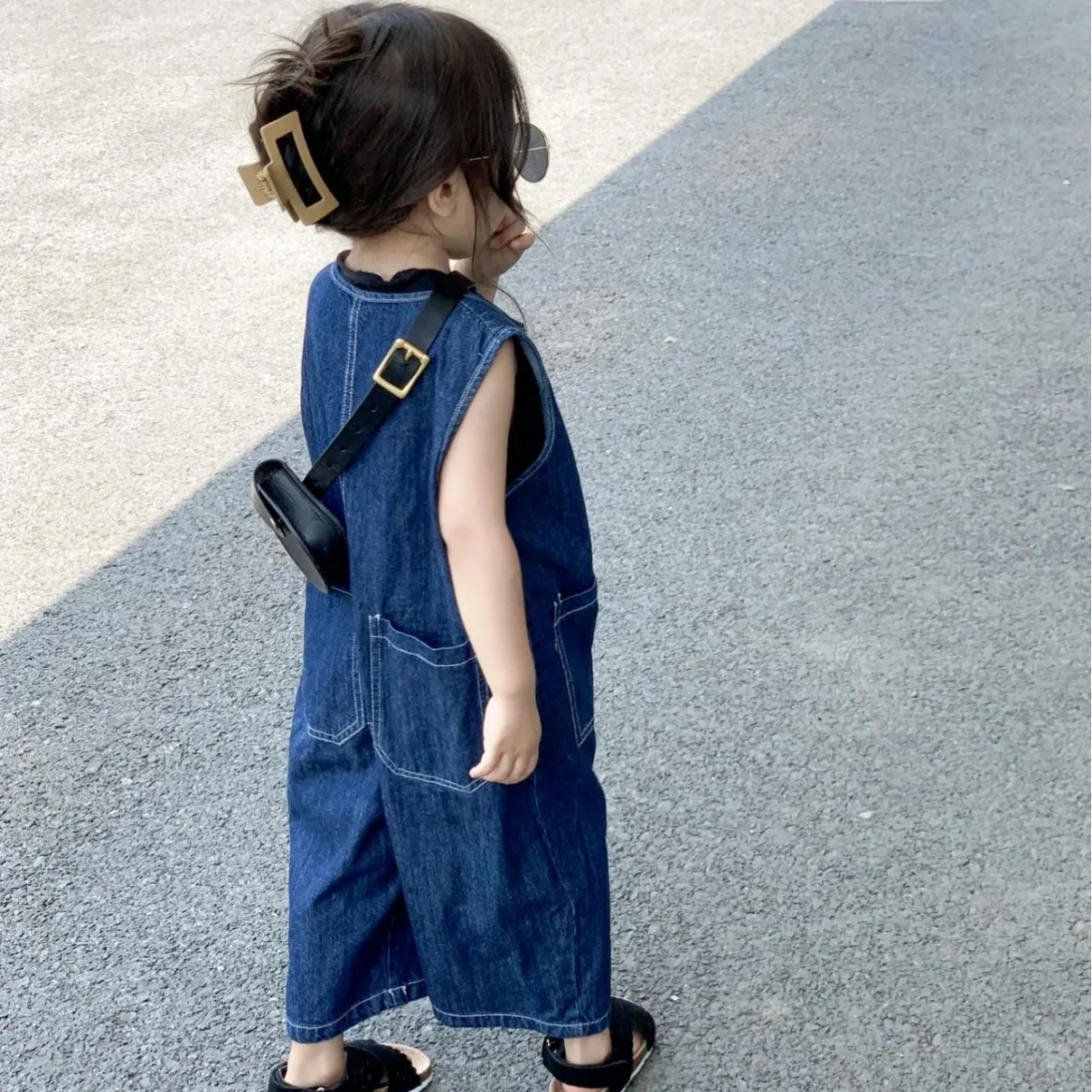 

Детский джинсовый комбинезон без рукавов, Свободный комбинезон в Корейском стиле ретро для девочек и мальчиков, лето 2024